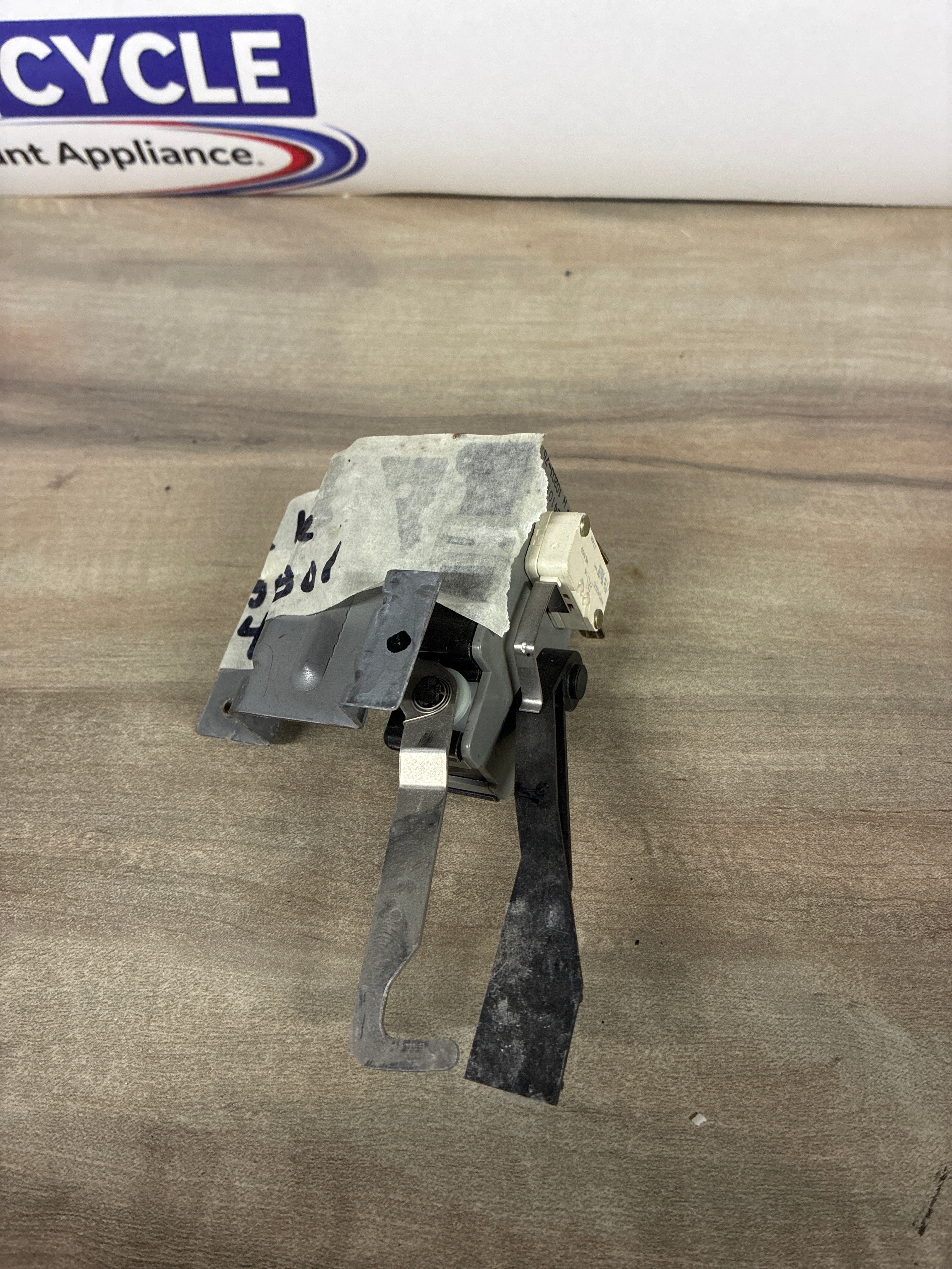 Frigidaire Lid Switch 134101801