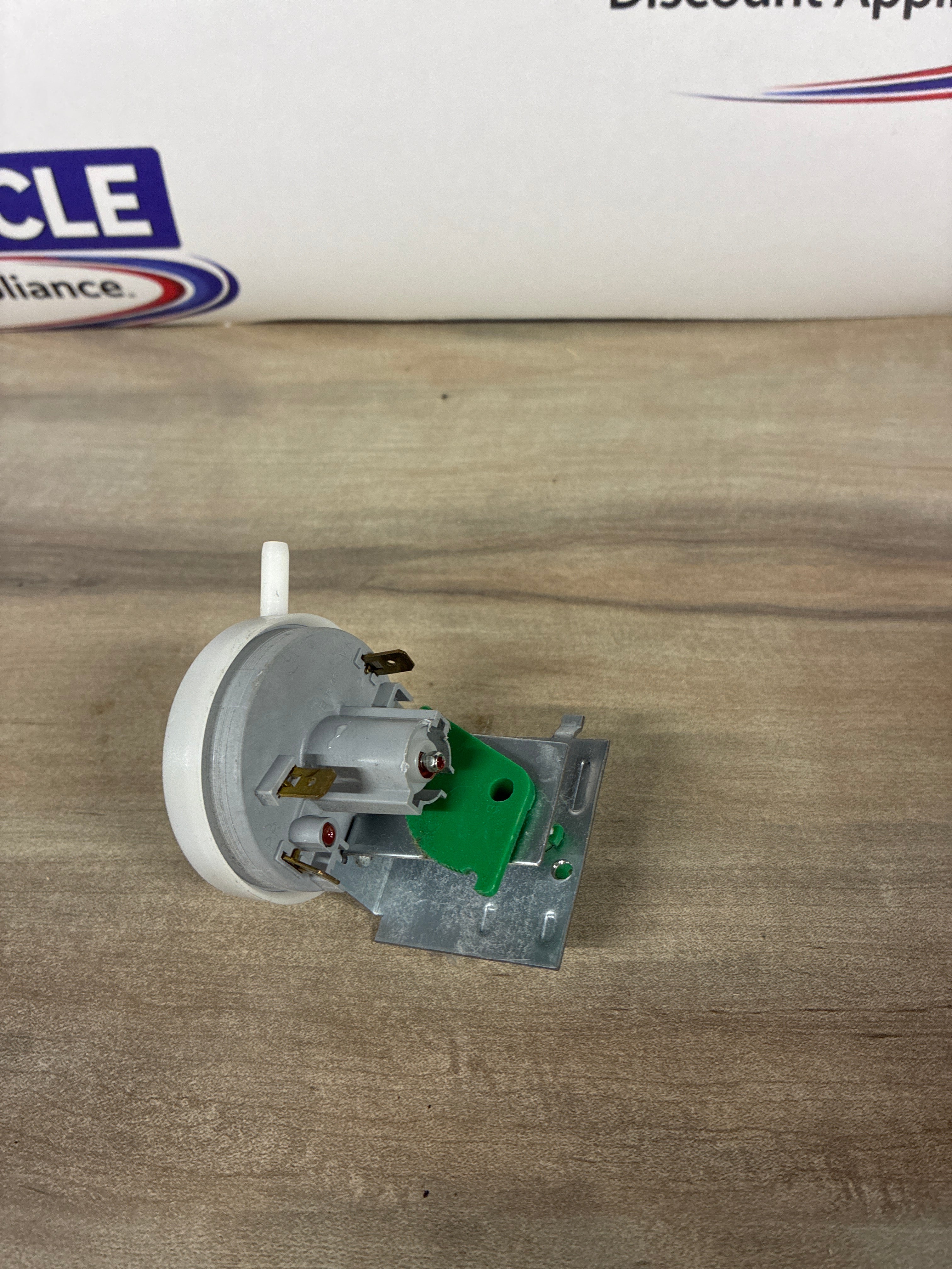 Frigidaire Water Level Switch 134487800   134996900