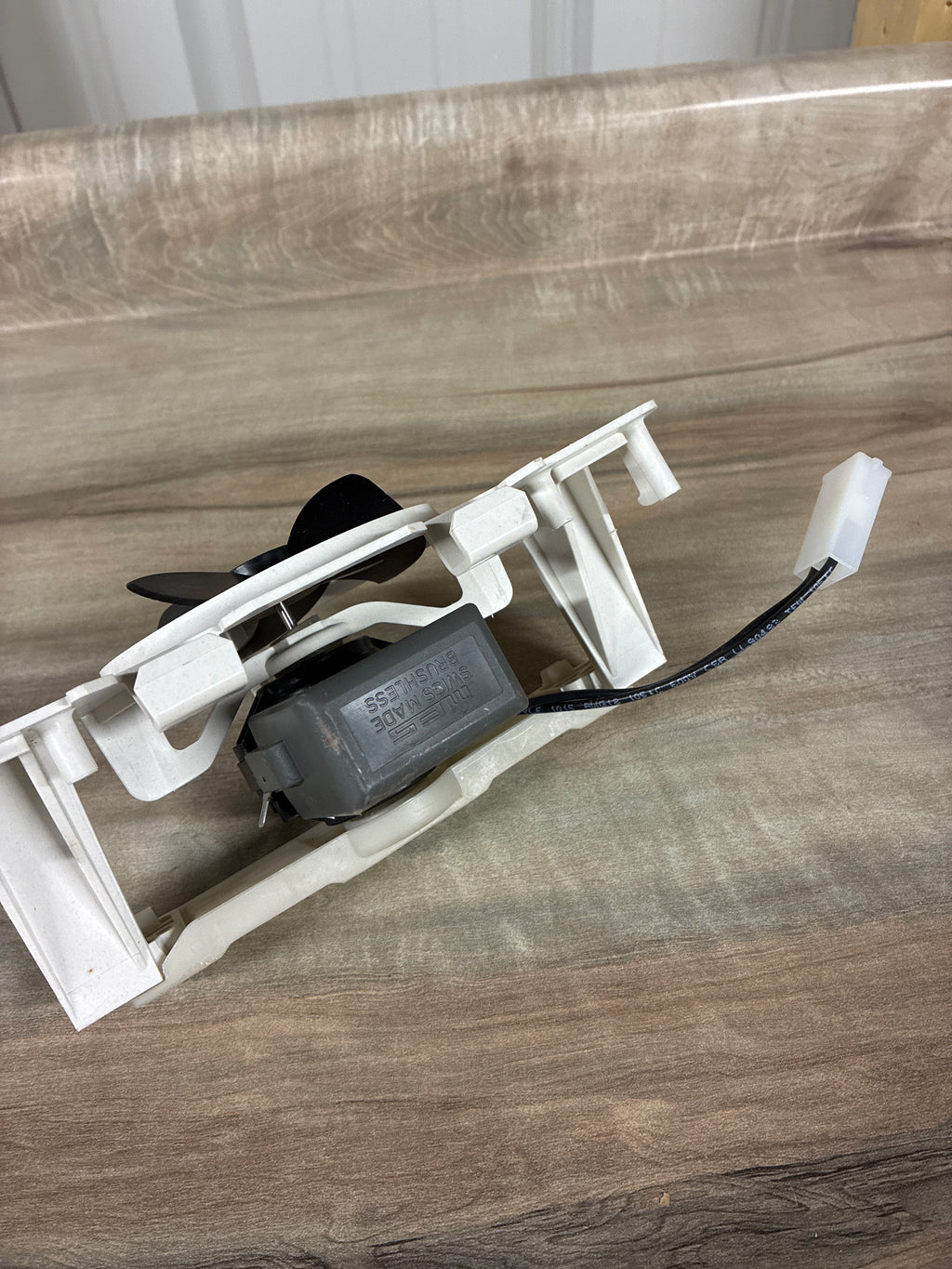 Frigidaire Evaporator Fan Motor 2315539 & Blade. Shroud W10321162