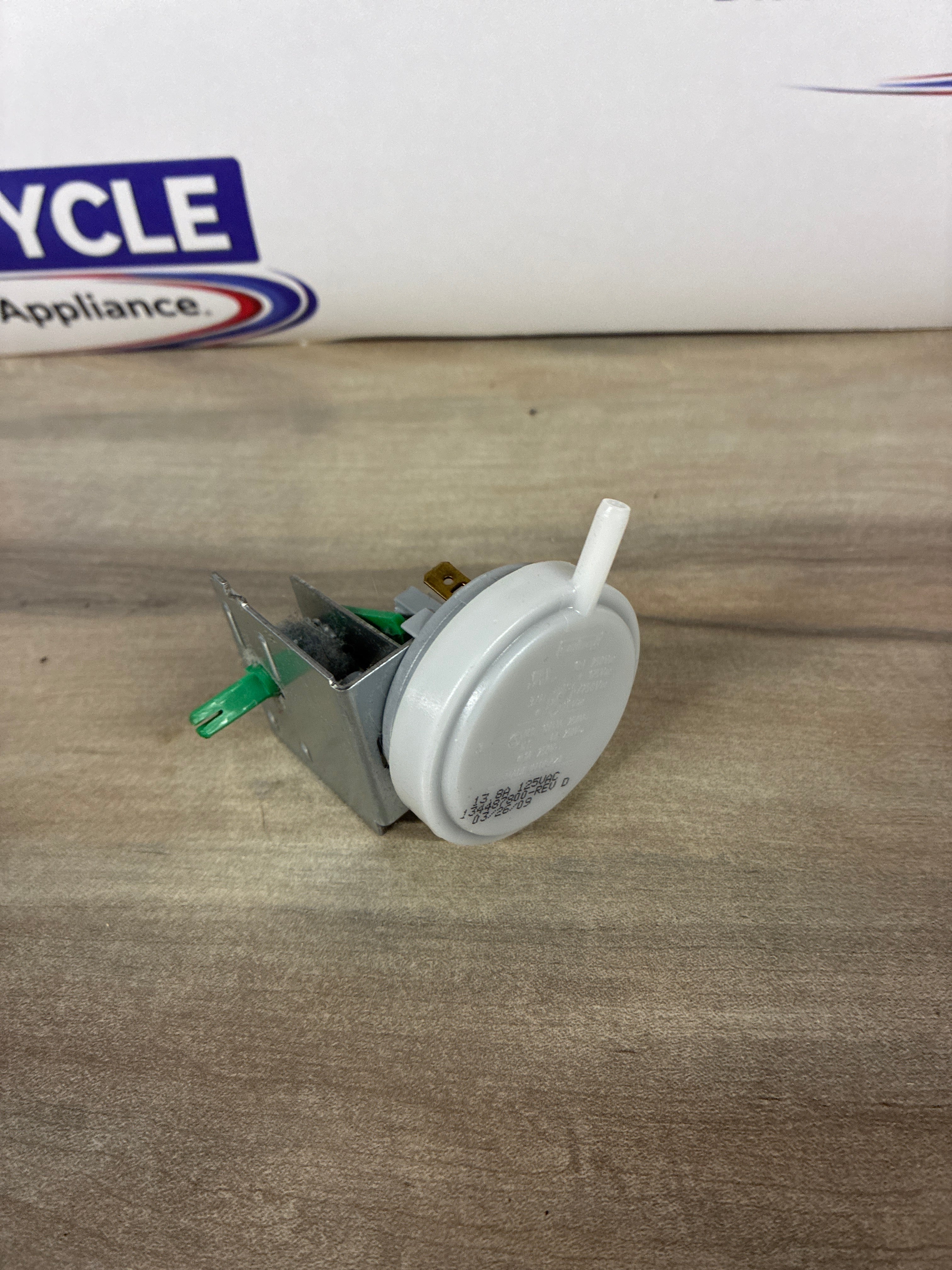 Frigidaire Water Level Switch 134487800   134996900